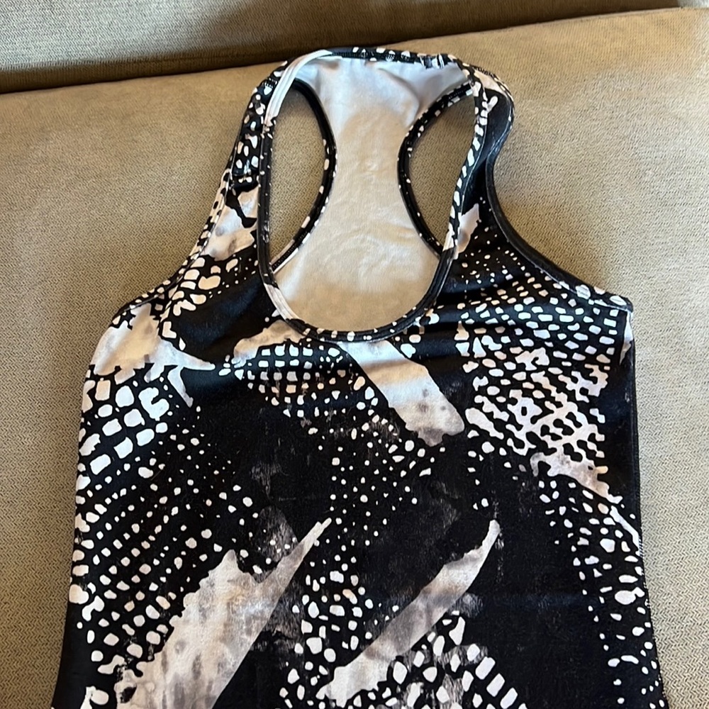 Lululemon fitted tank